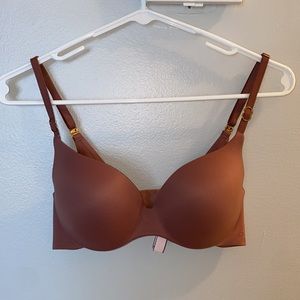 Victoria’s Secret “Incredible” Light Push Up Bra